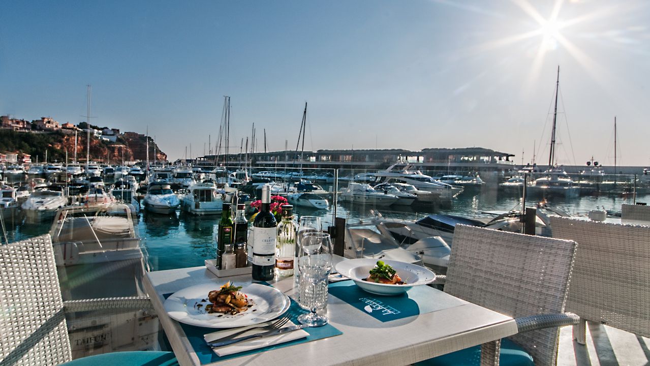 La-Terraza-de-Port-Adriano-1