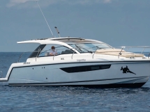 Sealine S330 - Lagertha